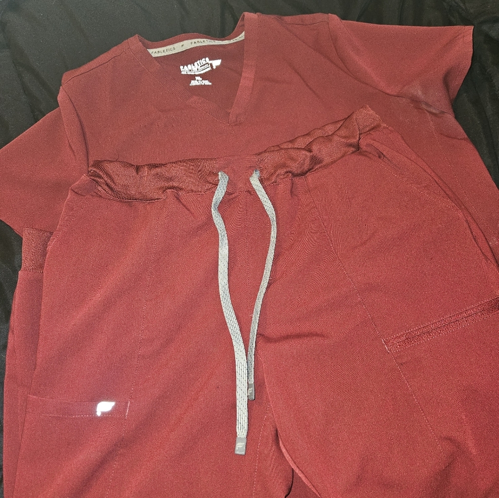 Fabletics Maroon Scrub Set XL/XLP